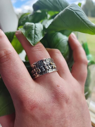 Customer photo review of Flowers Spinner Ring with Tiny Bees Sterling Silver