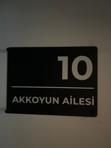 Kişiye Özel Metal Adres Tabelası - UV BASKI için fotoğraflı müşteri yorumu
