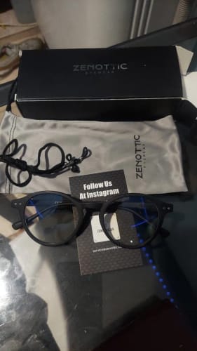 Customer photo review of Zenottic Reading Glasses Aaron