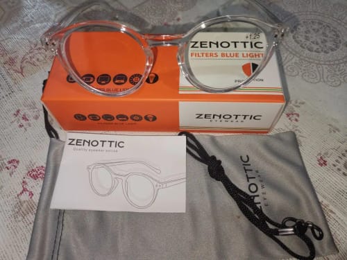 Customer photo review of Zenottic Reading Glasses Aaron