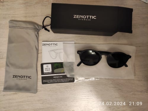Customer photo review of Zenottic Sun Glasses Samuel