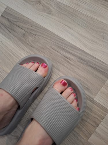 Customer photo review of HappyFlops Original