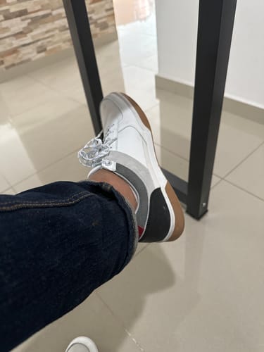 Customer photo review of Tenis Style Hank Blanco