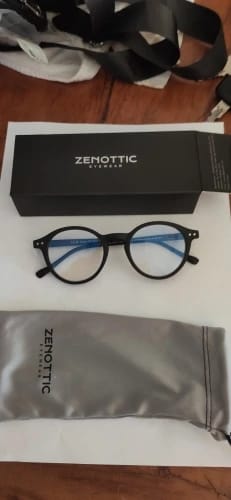 Customer photo review of Zenottic Reading Glasses Aaron