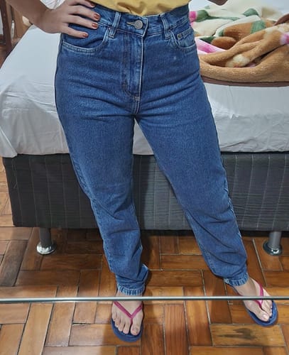 Karen C. review of Calça Jeans Mom Jequitibá Azul Médio image 1 out of 2