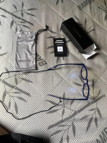 Customer photo review of Zenottic Reading Glasses Aaron