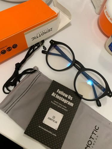 Customer photo review of Zenottic Reading Glasses Aaron