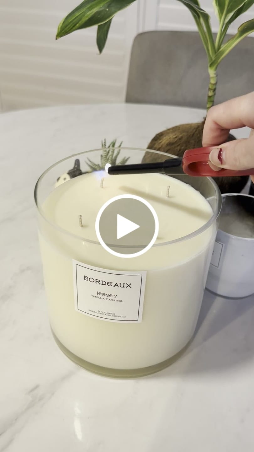 Customer video review of JERSEY - Vanilla Caramel Large Deluxe Candle