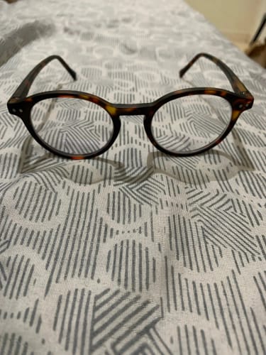 Customer photo review of Zenottic Reading Glasses Aaron