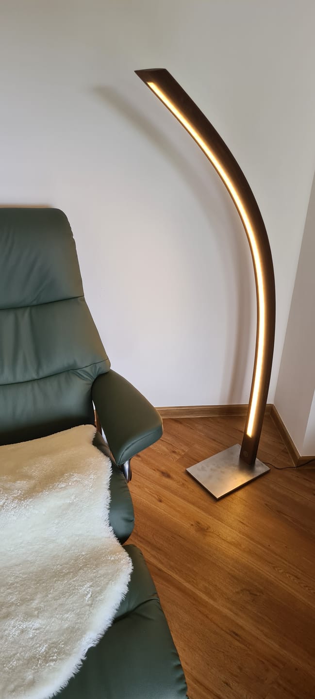 Customer photo review of Stehlampe Holz, LED-Leuchte geschwungen - Solara