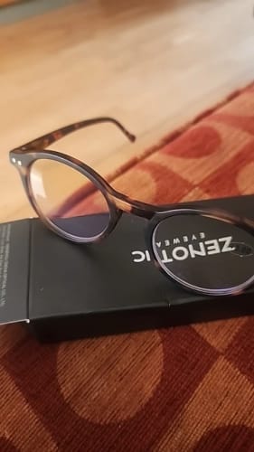 Customer photo review of Zenottic Reading Glasses Aaron