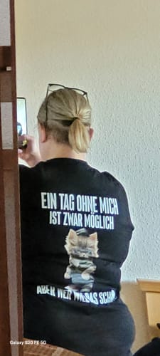 Customer photo review of OHNE MICH KATZE Rückendruck T-Shirt