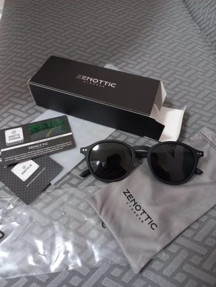Customer photo review of Zenottic Sun Glasses Samuel