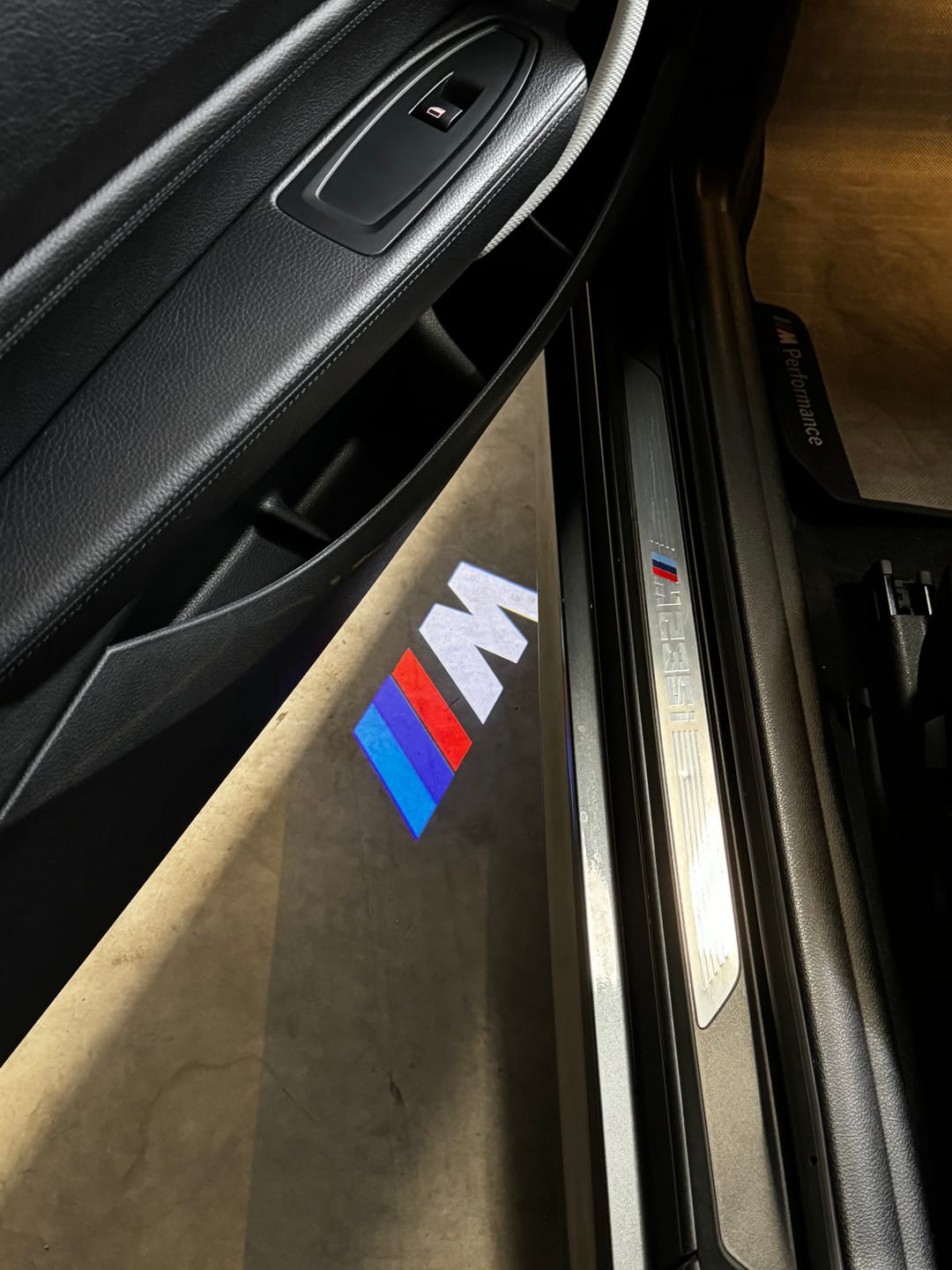 Customer photo review of EuroLuxe BMW LED Car Door Welcome Logo Shadow Lights | E/F Chassis