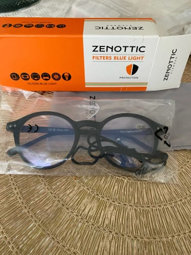 Customer photo review of Zenottic Reading Glasses Aaron