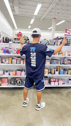 Customer photo review of Pro Standard NBA Dallas Mavericks Pro Team Men's Shorts