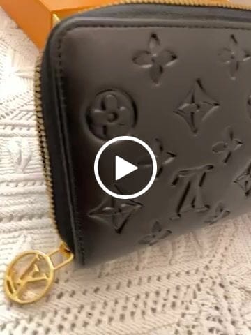 Customer video review of ZIPPY WALLET 19 BLACK EMBOSSED LAMBSKIN