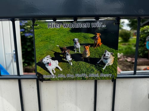 Customer photo review of Hunde-Türschild personalisiert mit Foto & Text (UV- und wetterfest)
