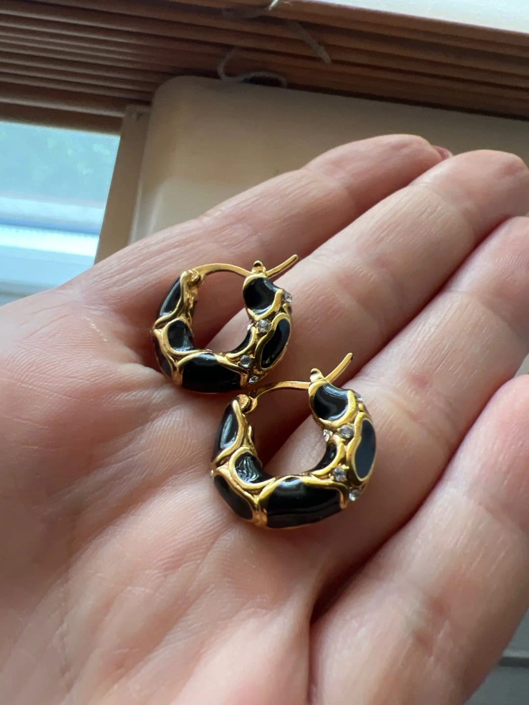 Customer photo review of Arizona Hinged Hoops | 18k Gold
