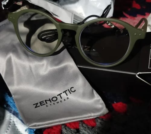 Customer photo review of Zenottic Reading Glasses Aaron
