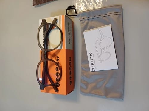 Customer photo review of Zenottic Reading Glasses Kenny