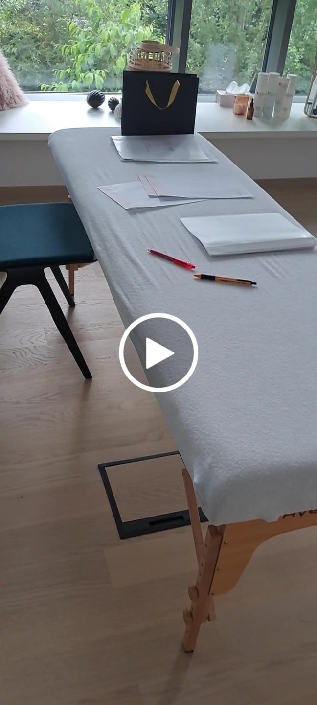 Customer video review of Massageliege Klappbar Sofia Light