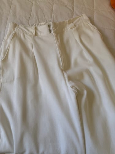 Carolina S. review of Calça Pantalona de Linho Graviola Off White image 1 out of 1