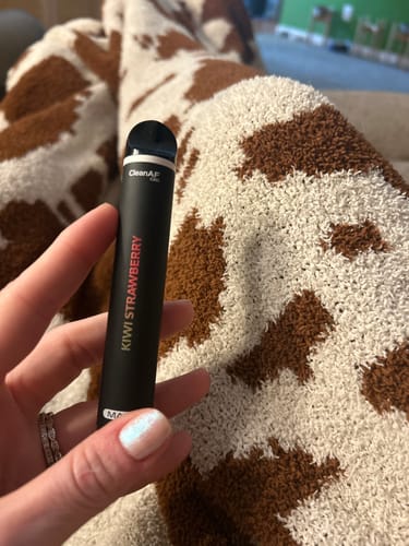 Customer photo review of 500mg CBD Vape Pen - Kiwi Strawberry