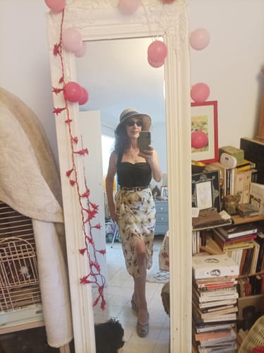 Avis photo d'un client sur Robe Crayon Vintage Année 60 à Col Licou Tournesol