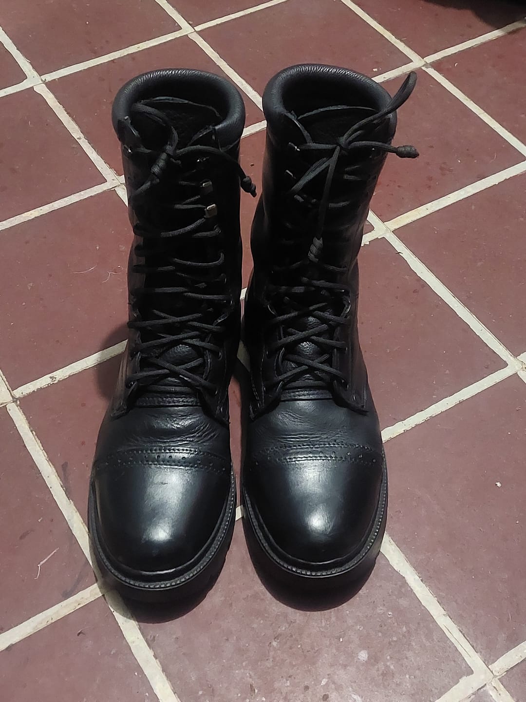 Customer photo review of BOTAS MODELO CORCORAN CUERO, SIN PUNTERA DE ACERO NACIONAL