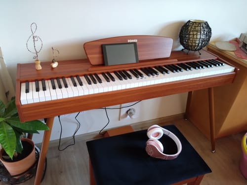 Customer photo review of Donner DDP-80 Digital-Piano für Zuhause 88 gewichtete Tasten & Stilvolles Holzdesign mit 3 Pedale