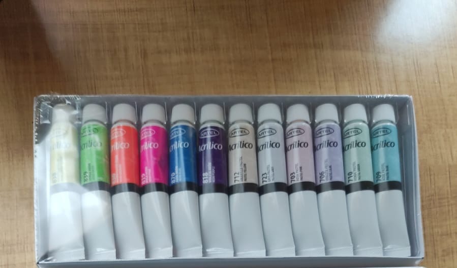 Customer photo review of Artel - Set 12 Pinturas Acrílicas Colores Neón y Pastel 12 ml