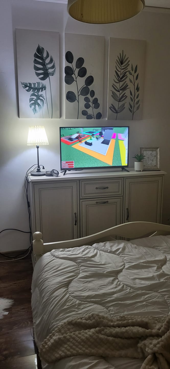 Customer photo review of Comoda Tiffany, alb vintage, PAL/MDF, 139x37x90 cm