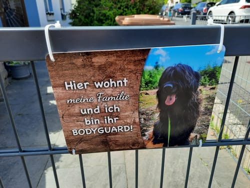 Customer photo review of Hunde-Türschild mit Foto & Wunschtext (UV- UND WETTERFEST) - Angebot beim Kauf eines 2. Schildes