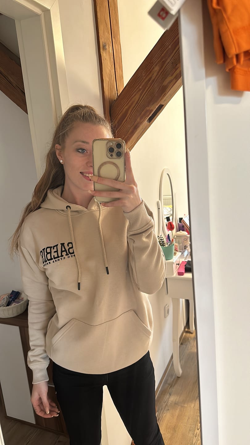 Customer photo review of Lifestyle Damen Oversized Hoodie beige mit Stickerei by SAEBIS®