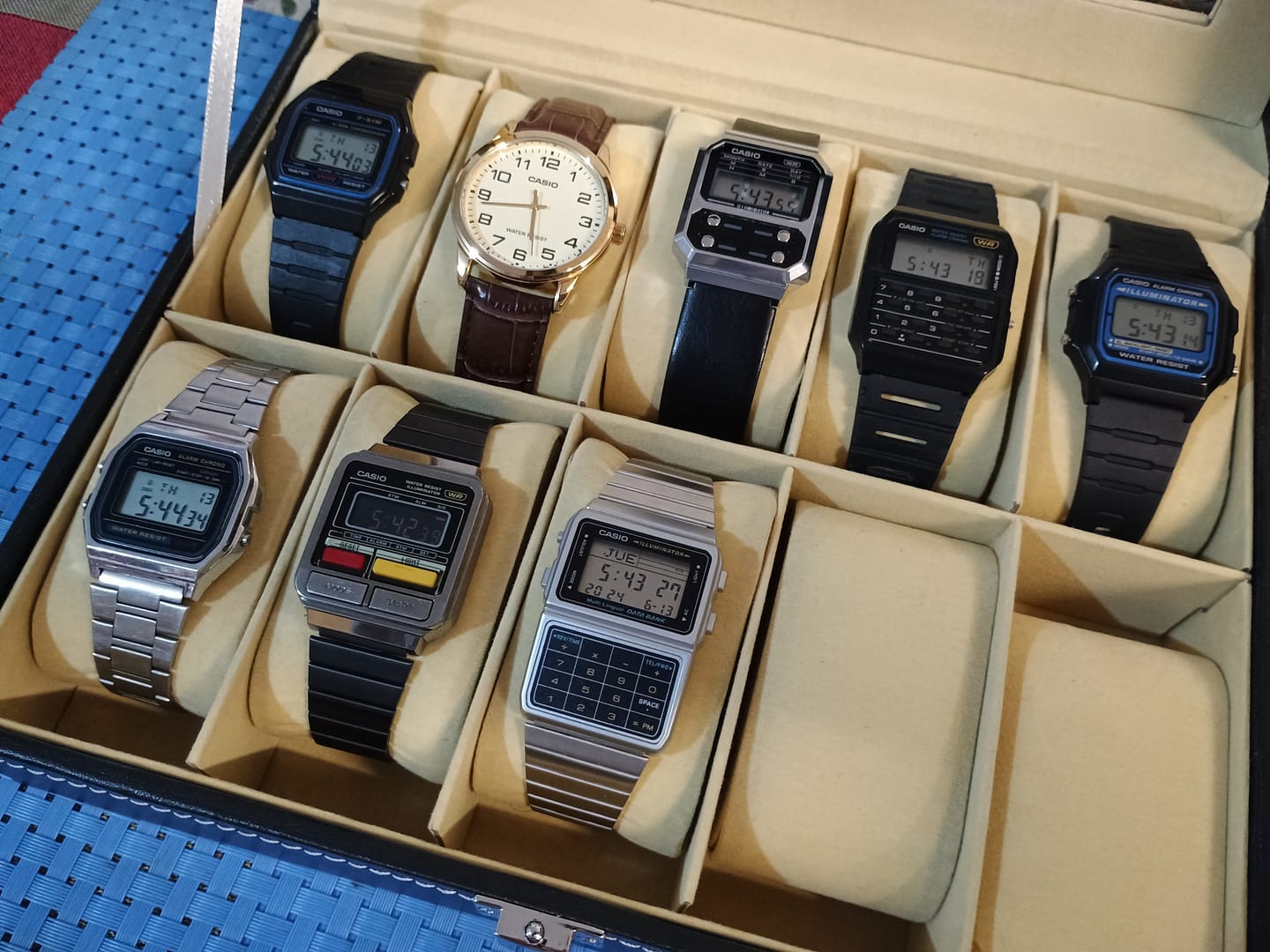 Customer photo review of Reloj Casio Análogo MTP-V001GL-9BUDF Dorado Correa de Cuero