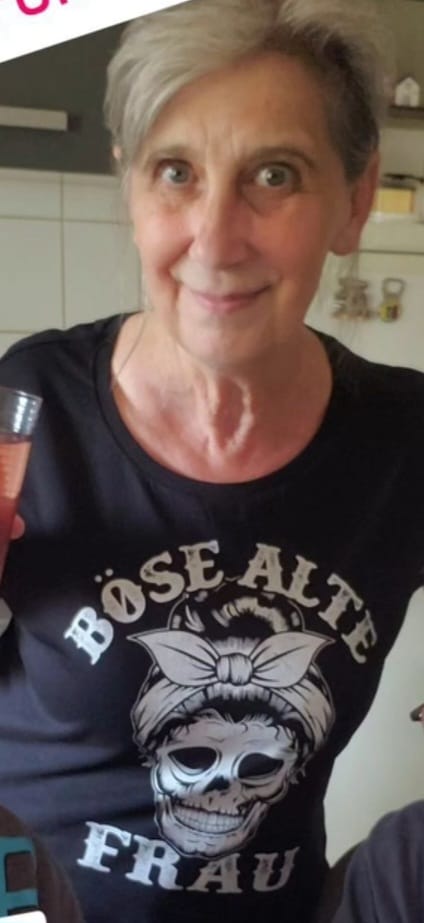 Customer photo review of Böse alte Frau - Damen T-Shirt