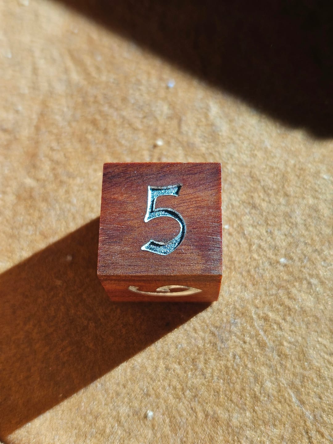 Customer photo review of Holzwürfel Bleiholz D20 / D6