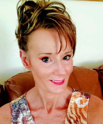 Customer photo review of JuvaBun Messy Bun 2.0 - Luxe Volume for Thinning Hair