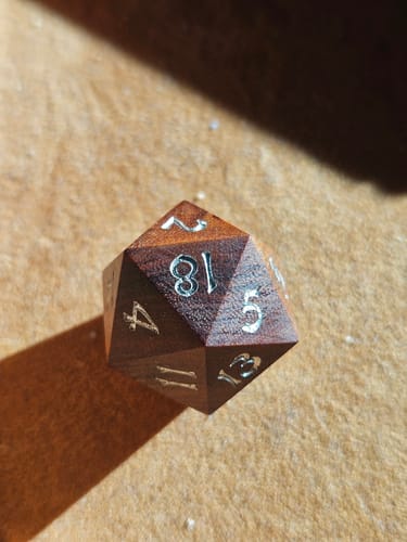 Customer photo review of Holzwürfel Bleiholz D20 / D6