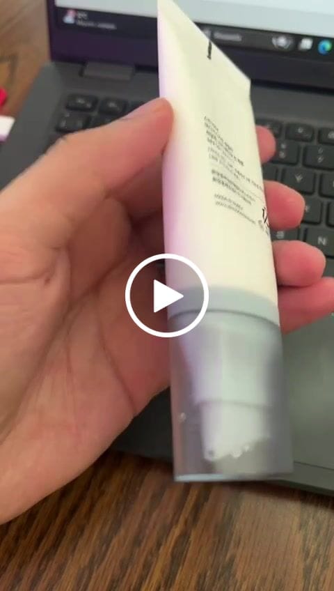 Customer video review of SKIN1004 - Madagascar Centella Hyalu-Cica Water-Fit Sun Serum 50 ML | Protector Solar en Suero