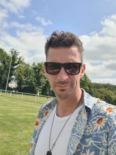 Customer photo review of Chemise à fleurs hawaïenne en coton rétro pour homme