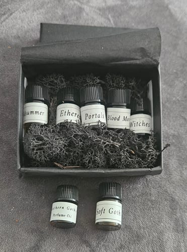 Customer photo review of Mini Parfum Coffret | 5 Scents 2ml Vials