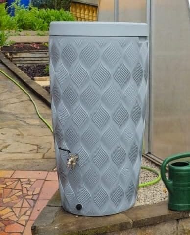 Customer photo review of YourCasa Regentonne 240 Liter [Seabreeze Flower] - Nachhaltige Bewässerung im Garten