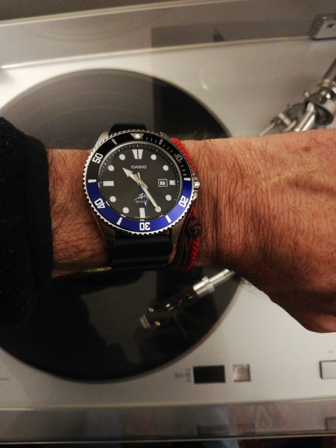 Customer photo review of Reloj Casio Submariner Marlin Duro MDV-106B-1A1VCF Batman Buceo [EXCLUSIVO]