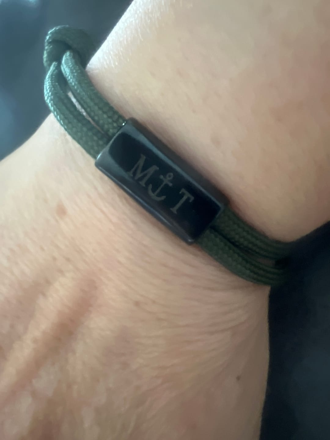 Customer photo review of Eure Initialen - Personalisiertes Armband für Paare mit Gravur
