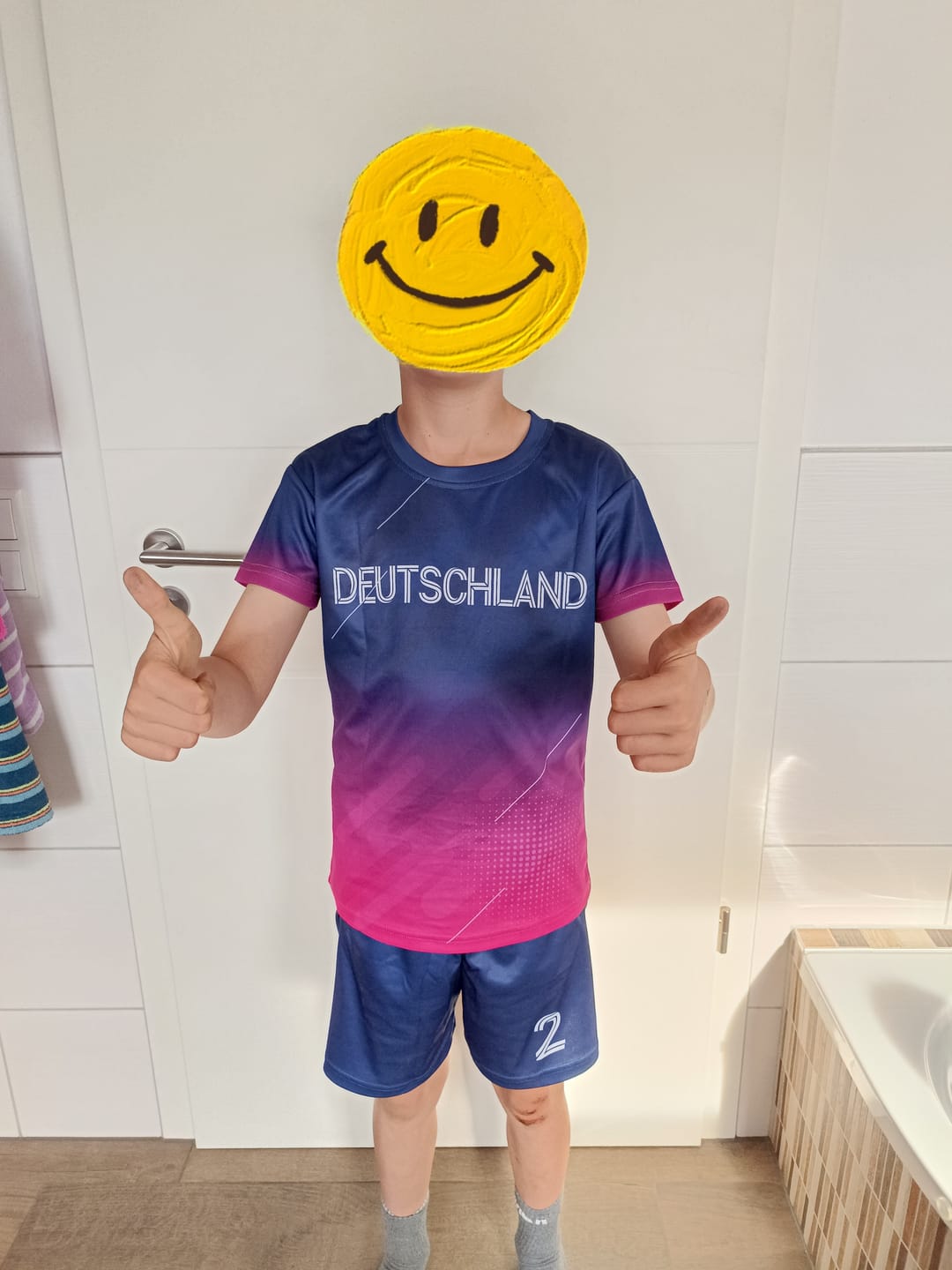 Customer photo review of Benutzerdefinierte Fußballuniform Jersey Kinder Erwachsene Personalisiertes Set Jersey Shirt Blau