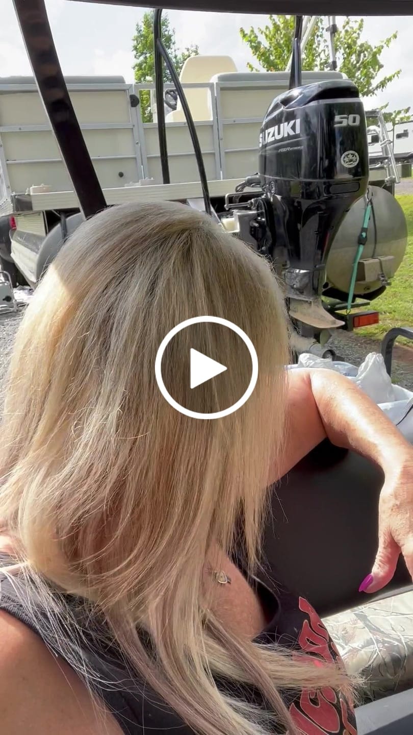 Customer video review of Full Shine PU Seamless Clip in Extensions 100% Remy Human Hair 8 Pieces Balayage (#3/8/22)