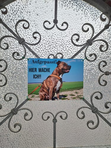 Customer photo review of Hunde Garten-Schild personalisiert mit Foto & Text (UV- und wetterfest)