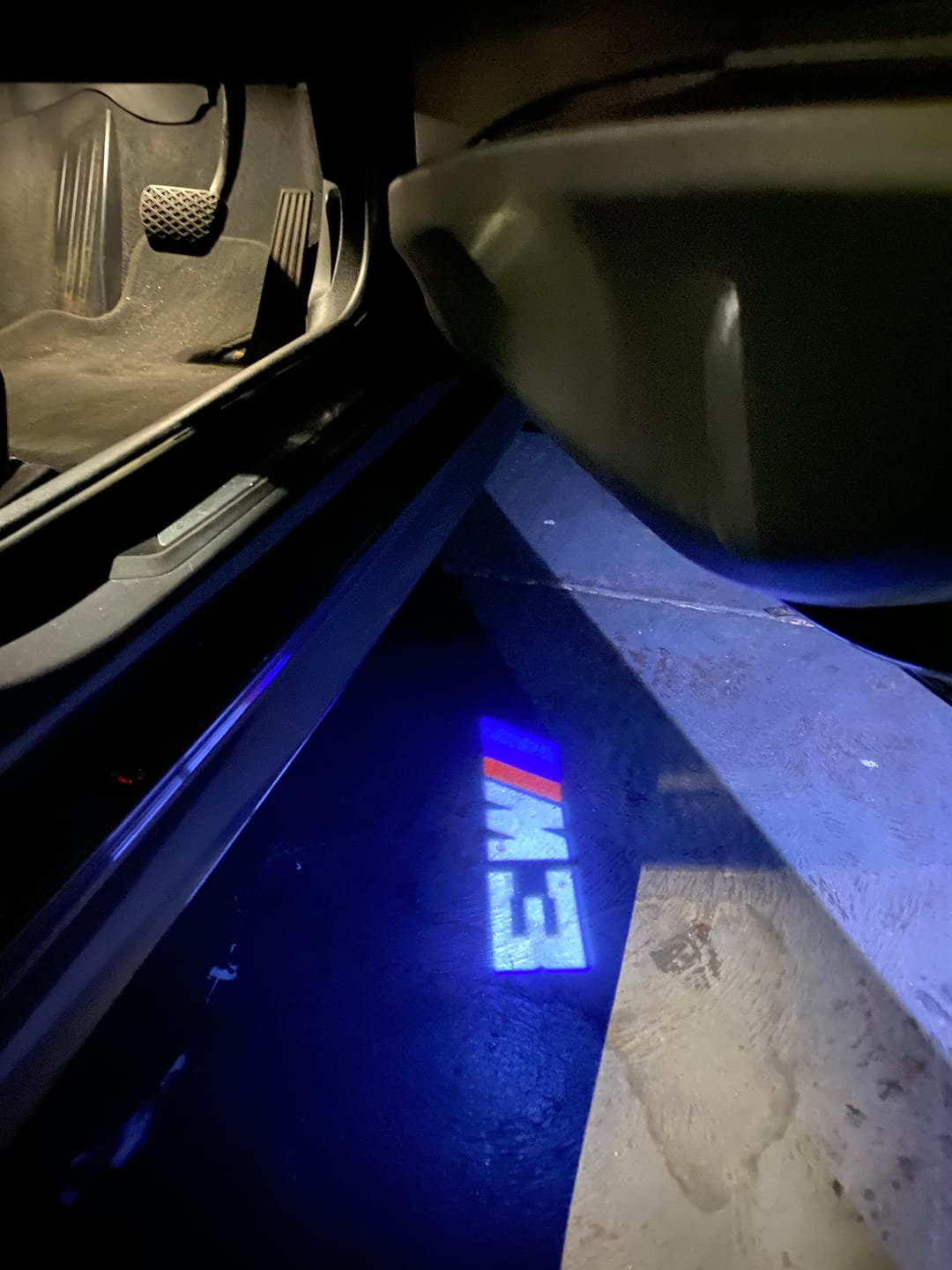 Customer photo review of EuroLuxe BMW LED Car Door Welcome Logo Shadow Lights | E/F Chassis